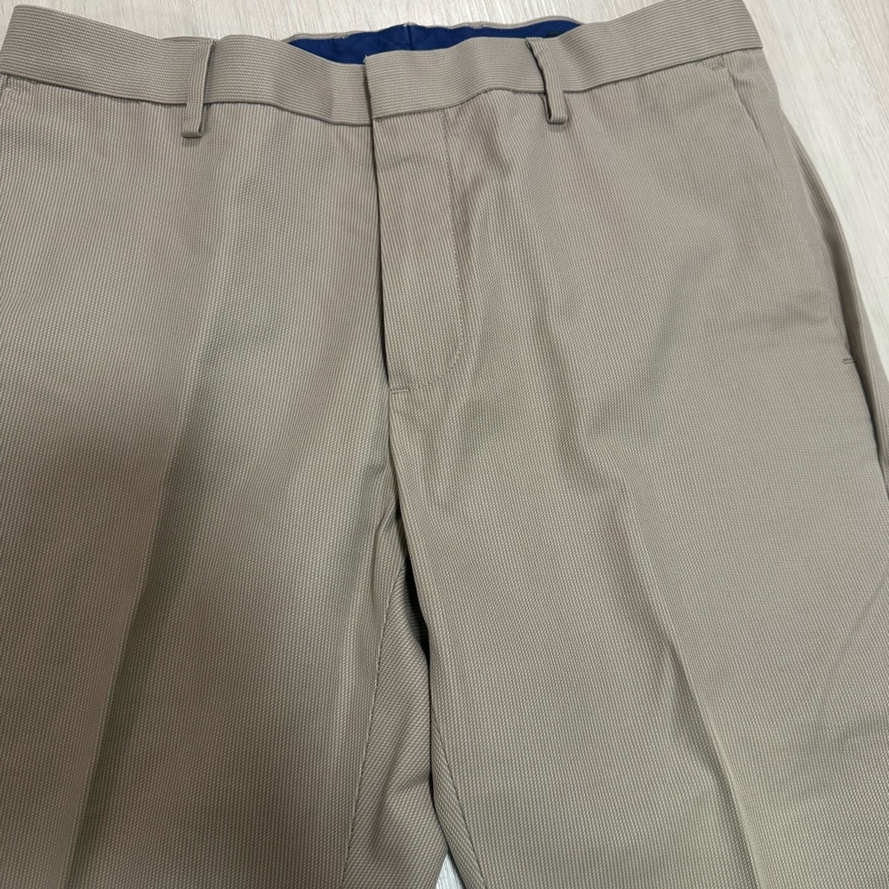 Banana Republic Men's Tan Dress Trousers - Picture 7 of 7